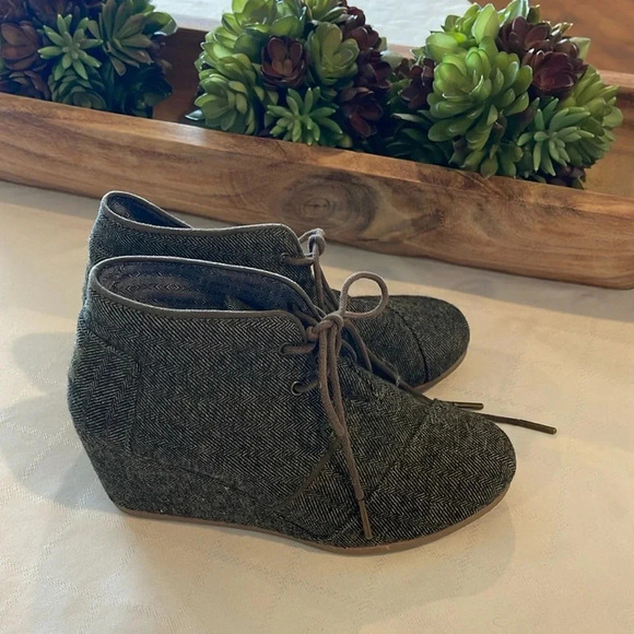 TOMS DESERT WEDGE HERRINGBONE CLOTH SIZE‎ 6.5 EUC - Picture 1 of 6